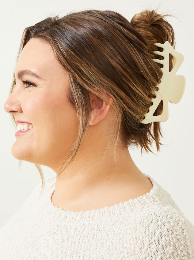 Bianca Claw Clip - Beige Detail 3 - ARULA