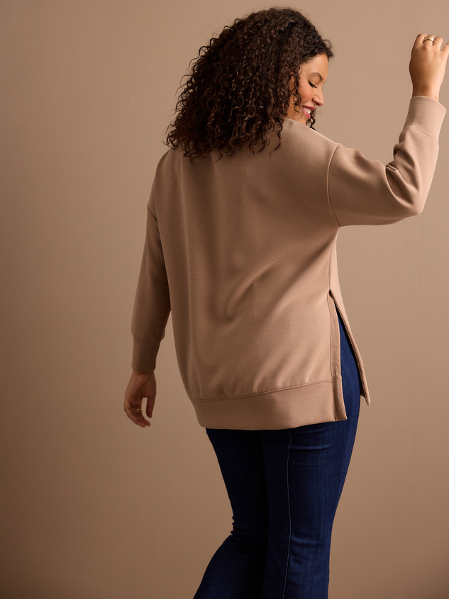 Super Soft Sweatshirt Detail 4 - ARULA