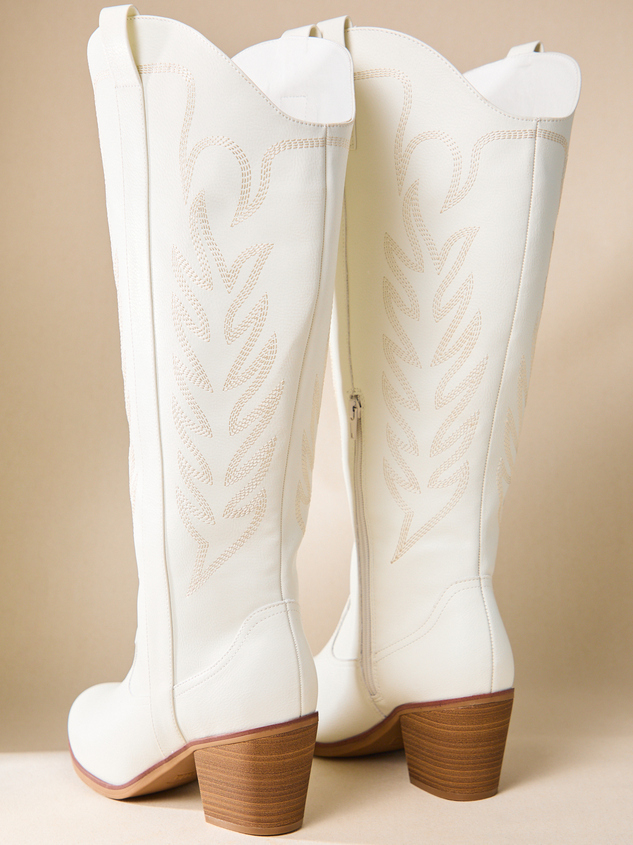 Sierra Wide Width & Calf Boots Detail 3 - ARULA