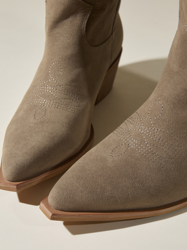 Nelly Suede Boot Detail 3 - ARULA