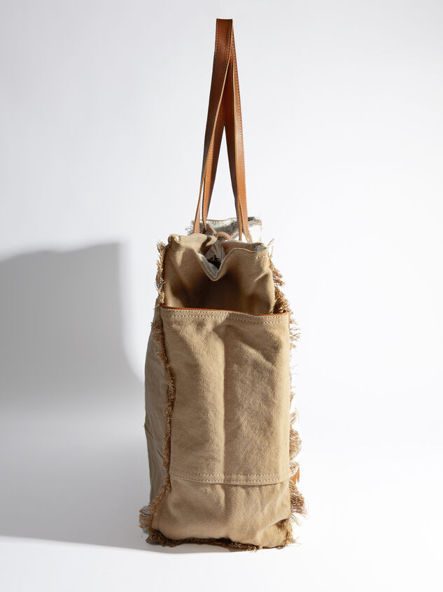 Wynter Weekender Tote Bag Detail 3 - ARULA