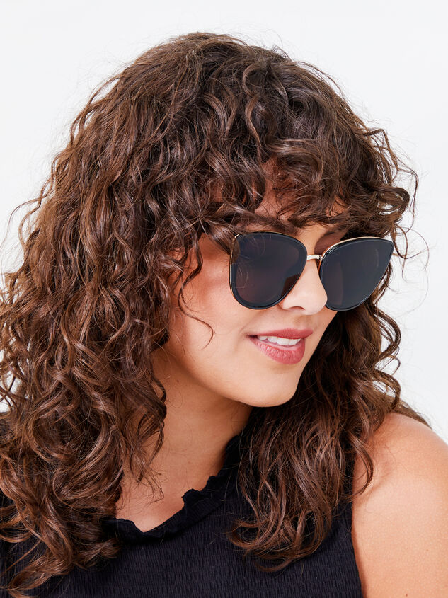 Layla Sunglasses Detail 3 - ARULA