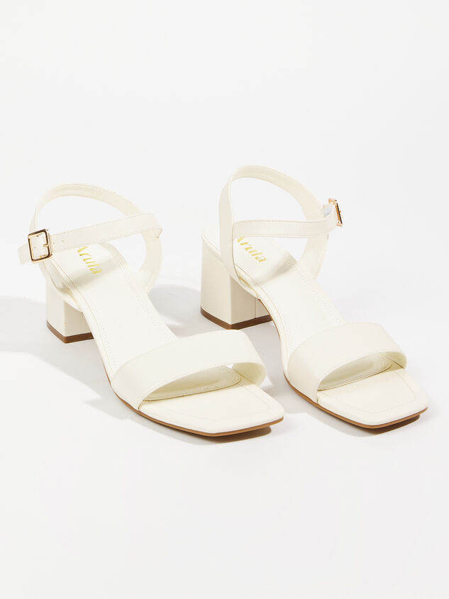 Layne Wide Width Block Heels Detail 1 - ARULA