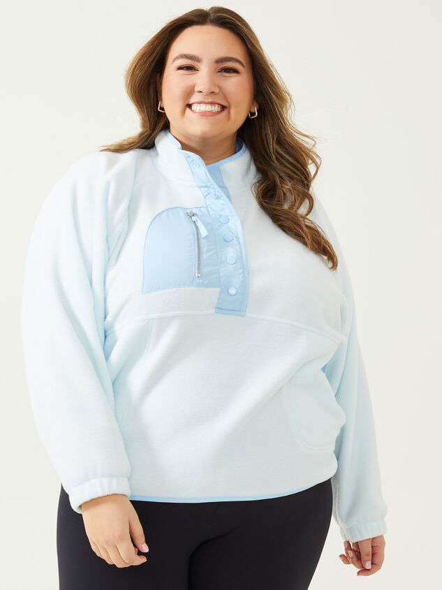 Aurora Fleece Pullover Detail 1 - ARULA
