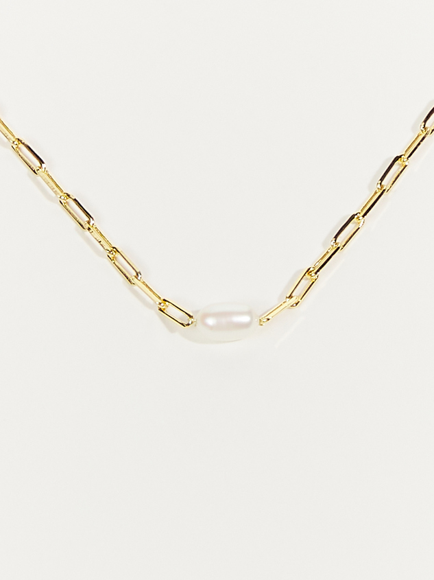 Dainty Pearl Chain Necklace Detail 2 - ARULA