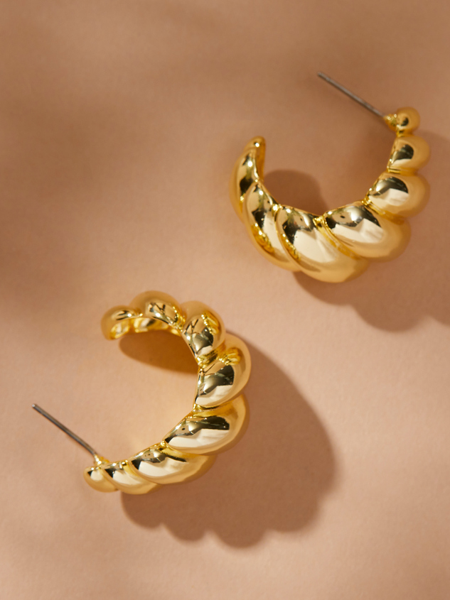 18K Gold Thick Ribbed Hoop Earrings Detail 2 - ARULA