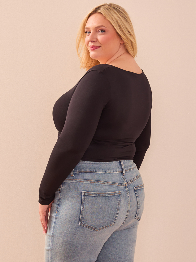Everyday Seamless Long Sleeve Top Detail 4 - ARULA