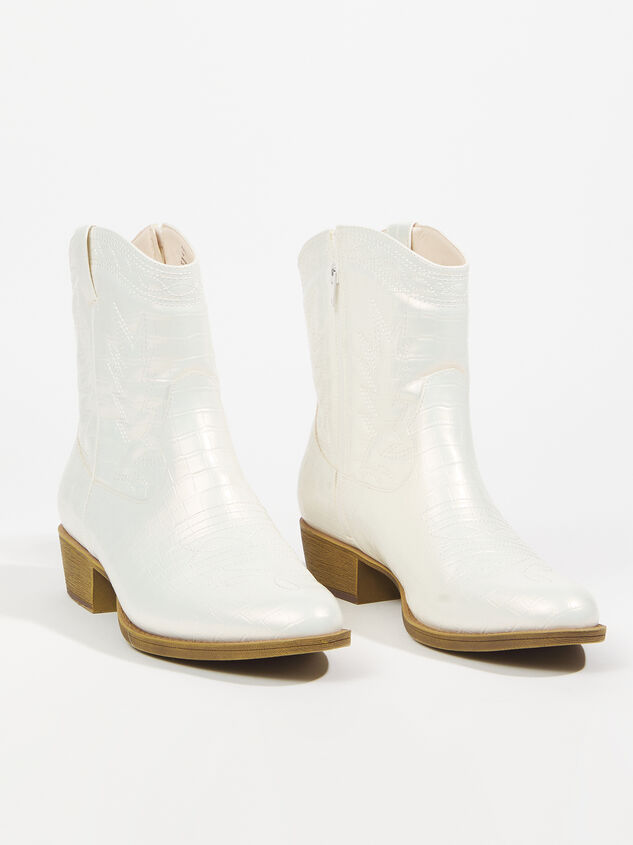 Iridescent Pistol Wide Width Cowboy Boots Detail 1 - ARULA