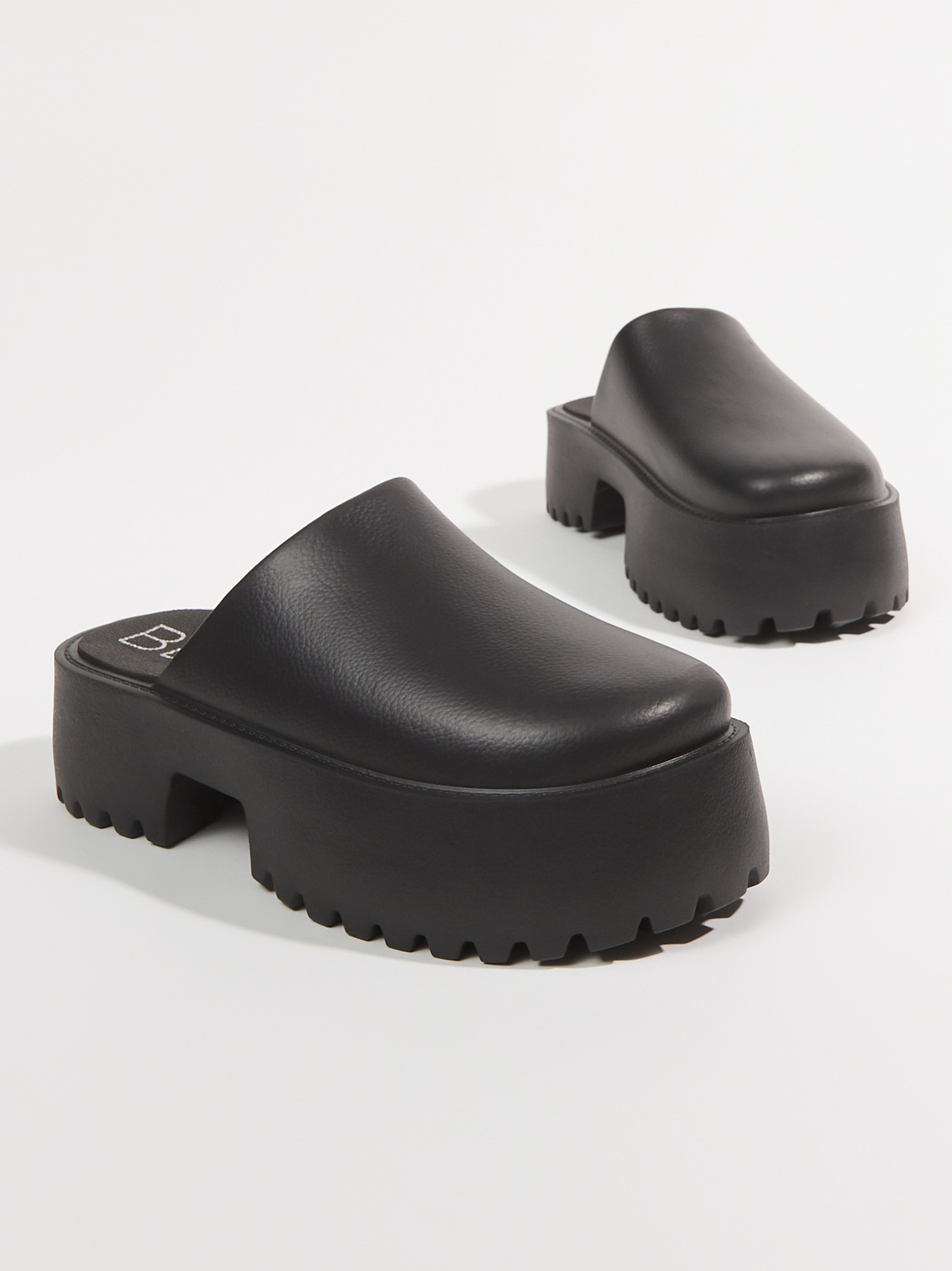 Ventura Platform Clogs in Black Altar d State