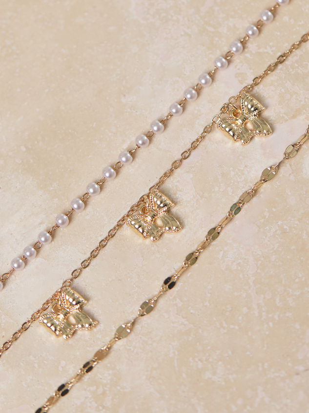 Bow Pearl Charm Bracelet Detail 2 - ARULA