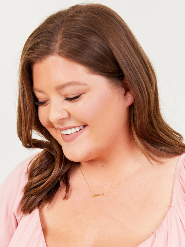18k Gold Mama Necklace Detail 3 - ARULA