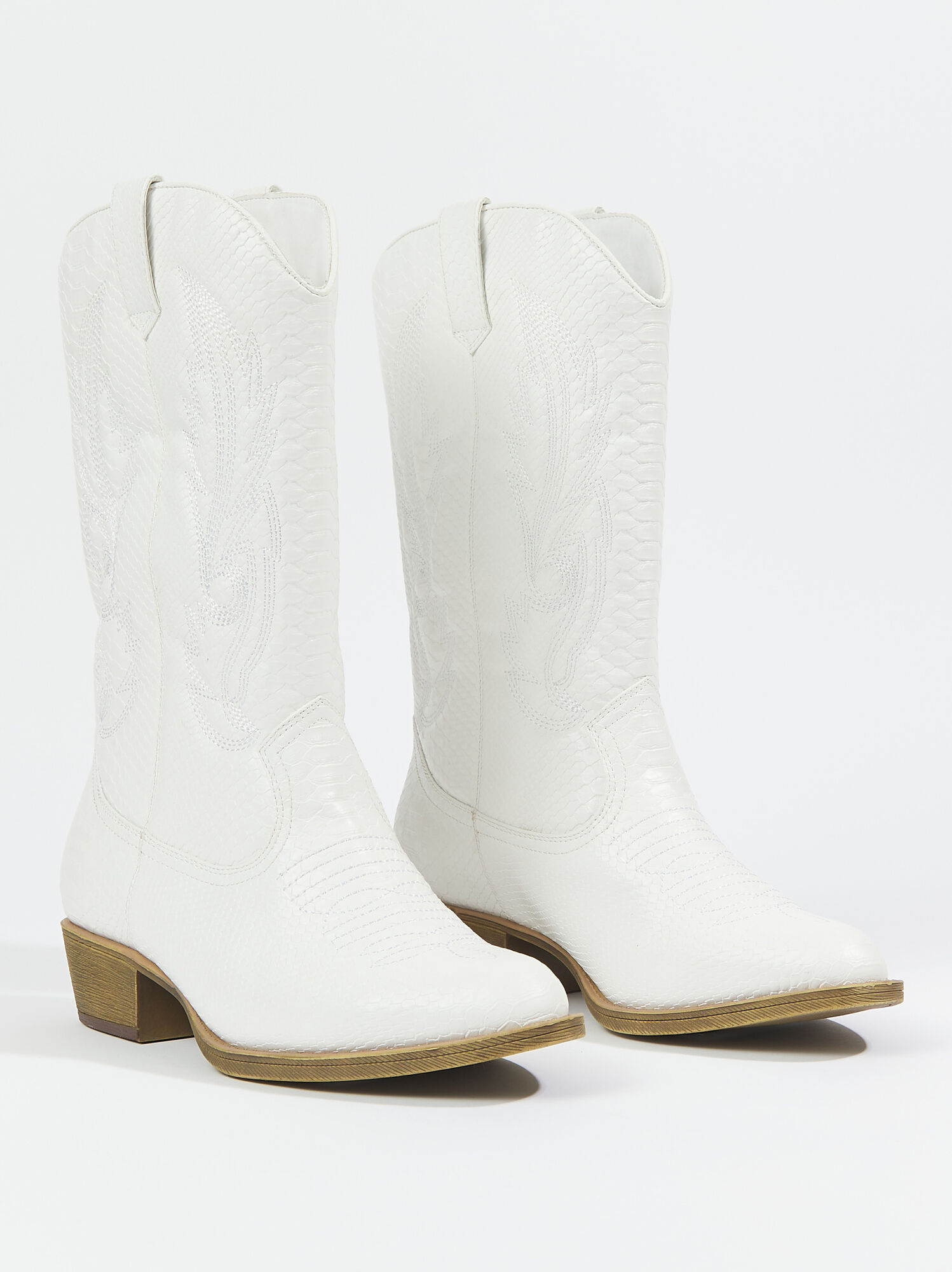 ladies wide width cowboy boots