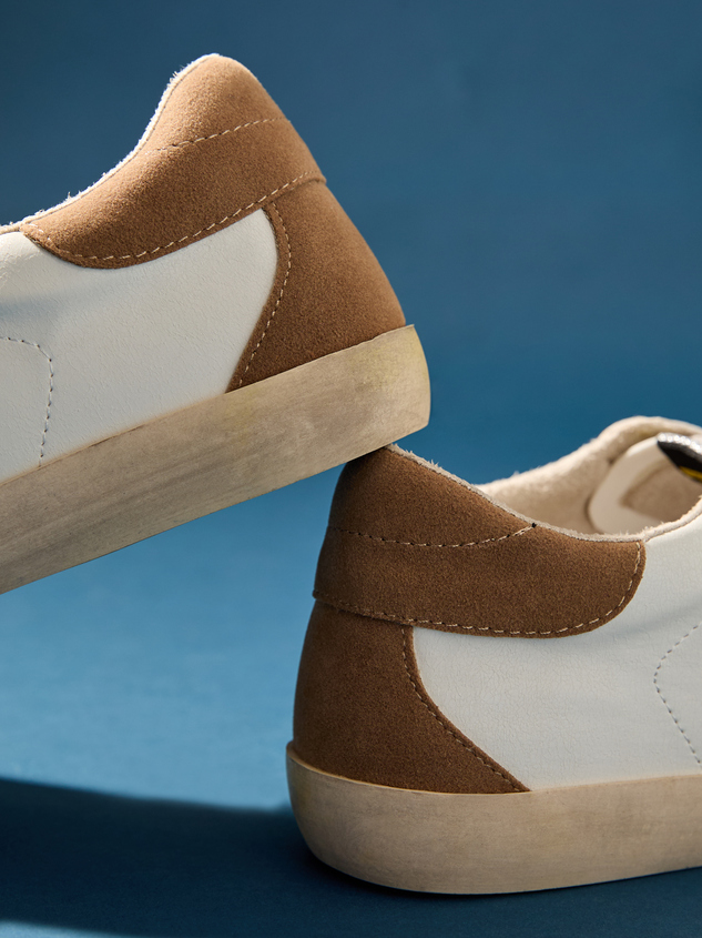 Sadie Sneakers Detail 4 - ARULA