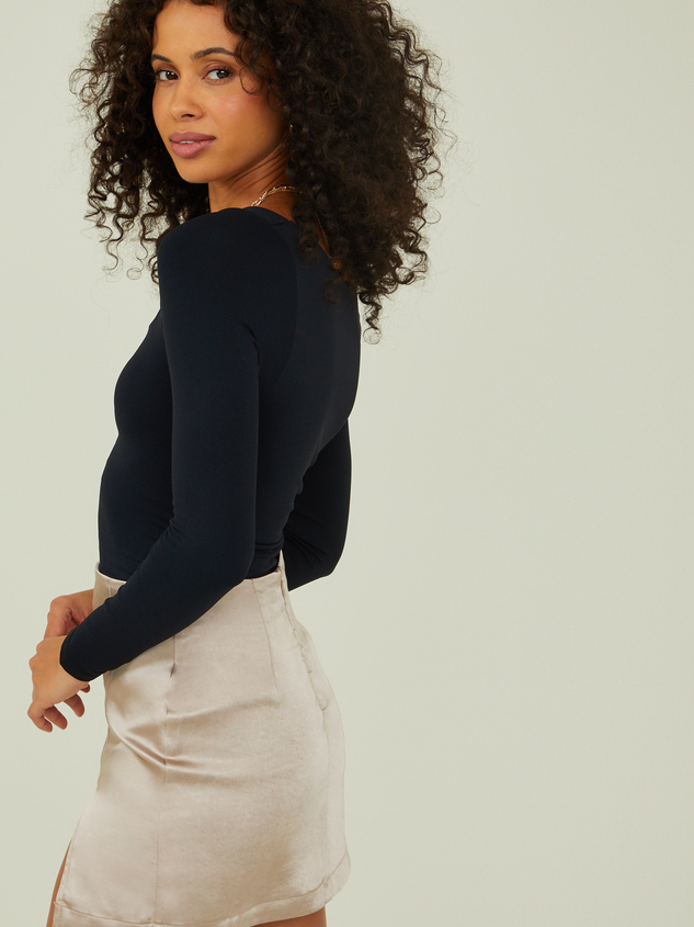 Everyday Seamless Long Sleeve Top Detail 2 - ARULA