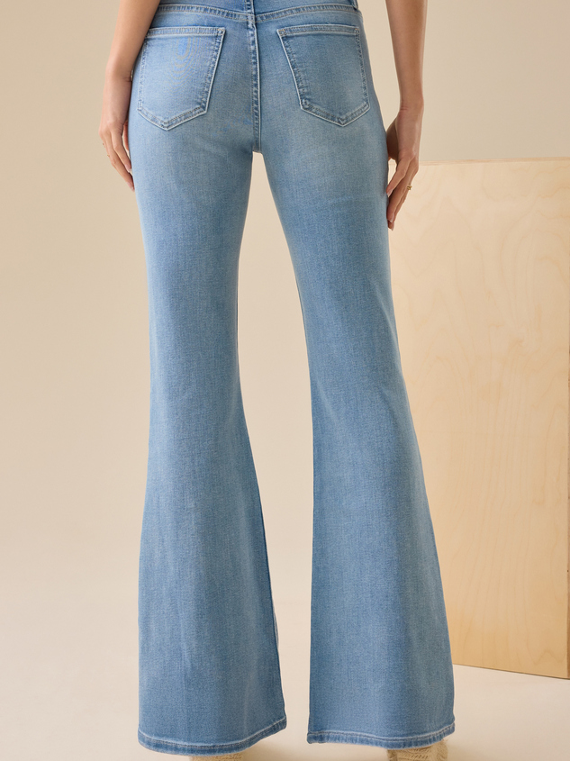 Carrie Flared Jeans Detail 5 - ARULA