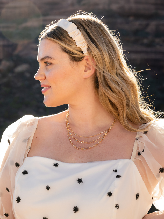 Amelia Chain Necklace Detail 4 - ARULA