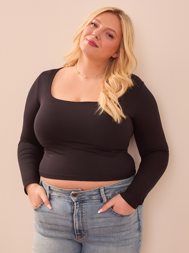 Everyday Seamless Long Sleeve Top Detail 2 - ARULA