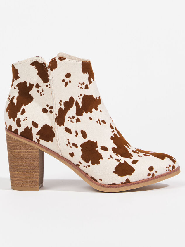 Anaya Wide Width Boots Detail 2 - ARULA