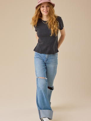 Kyla Girlfriend Tee - ARULA