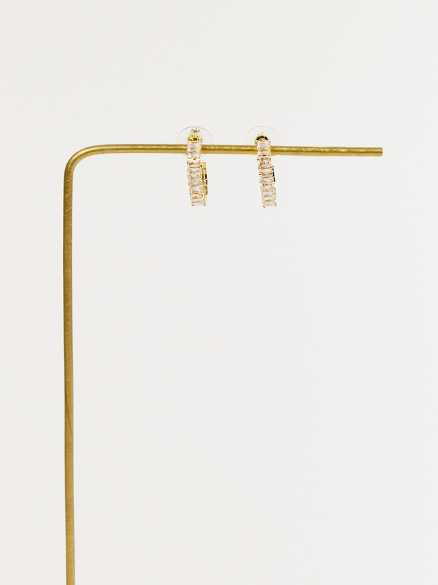 18K Gold Baguette Oval Hoop Earrings Detail 2 - ARULA