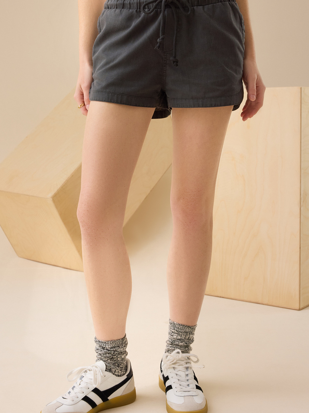 Logan Linen Shorts Detail 3 - ARULA