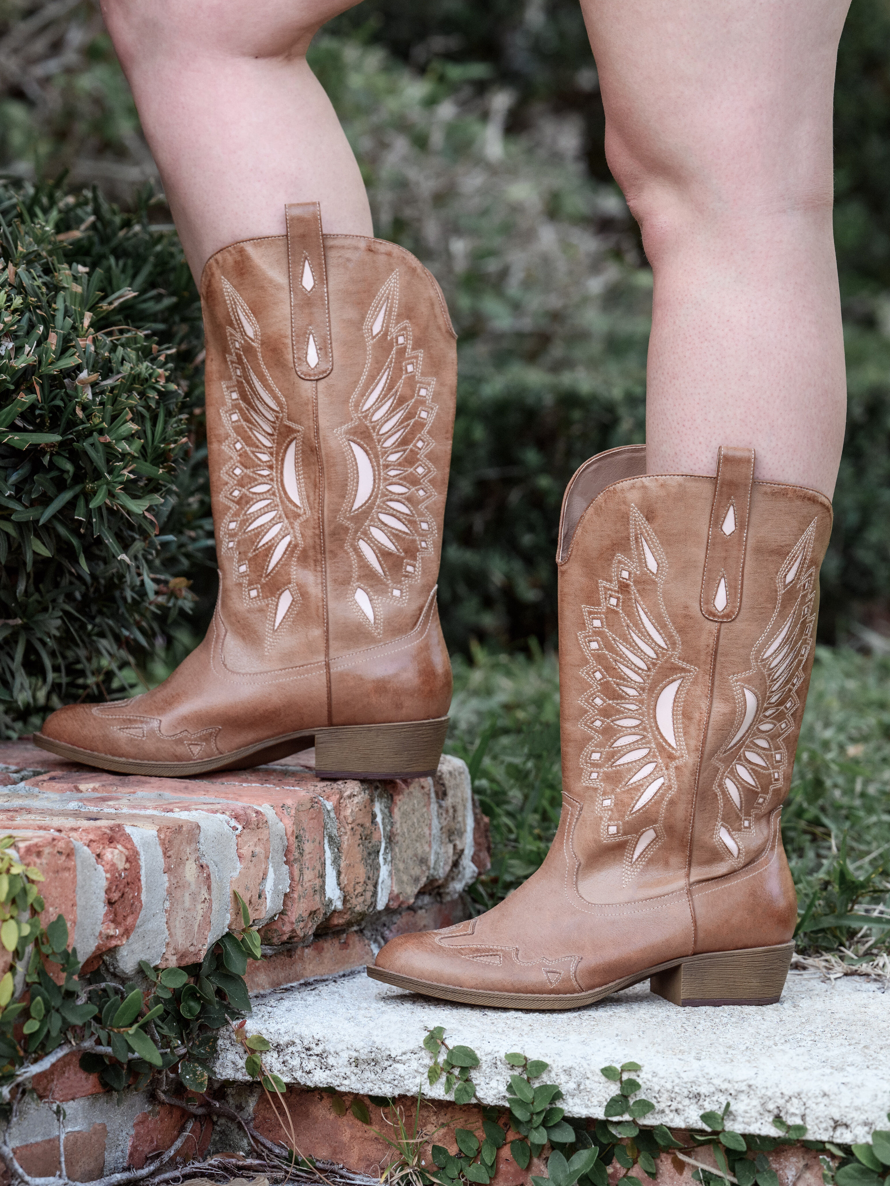 Bandera Wide Width & Calf Cut Out Western Boots