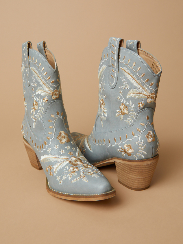 Corral Embroidered Western Booties Detail 4 - ARULA
