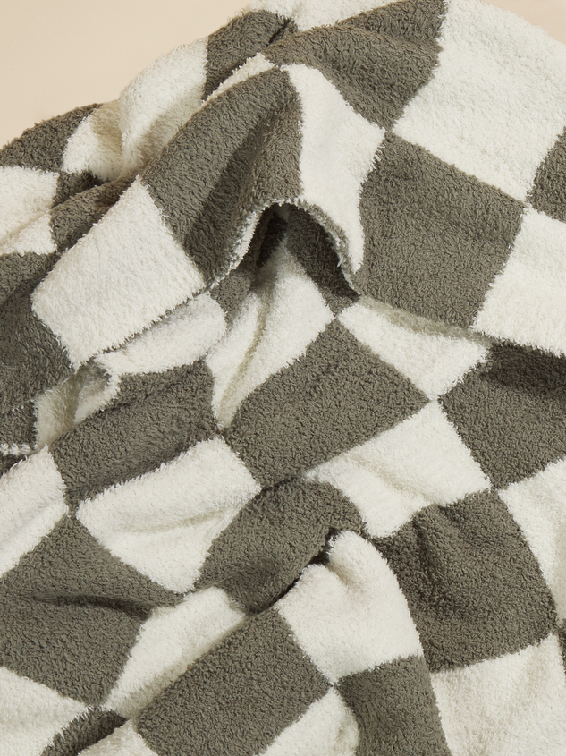 Checkered Plush Blanket Detail 3 - ARULA