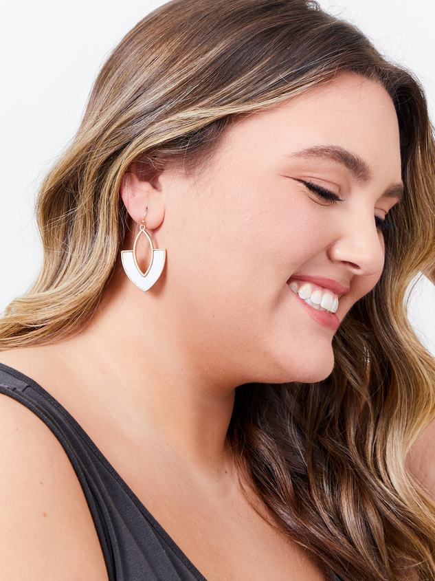 Asa Earrings Detail 2 - ARULA