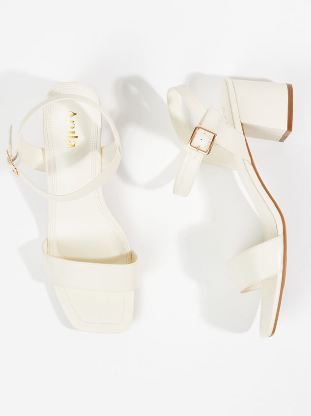 Layne Wide Width Block Heels Detail 5 - ARULA