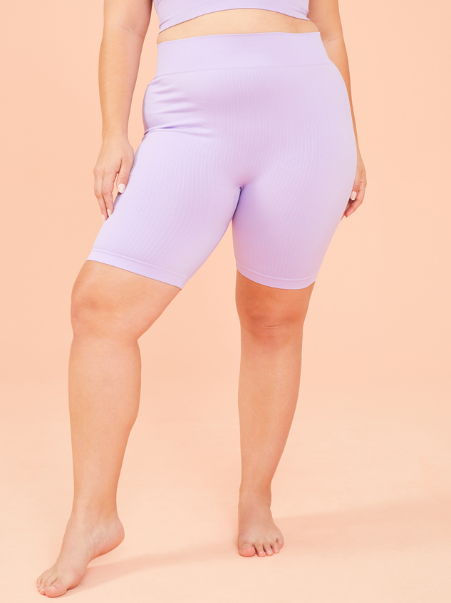 Seamless Ribbed Biker Shorts Detail 3 - ARULA