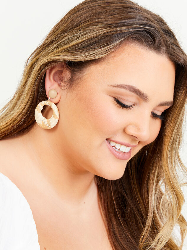 Olivia Earrings Detail 2 - ARULA