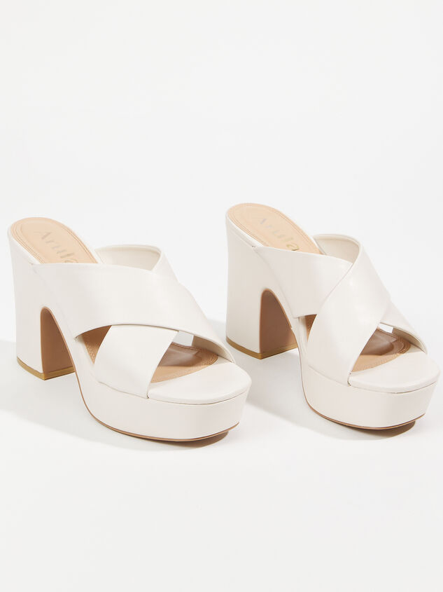 Evie Wide Width Heels Detail 1 - ARULA