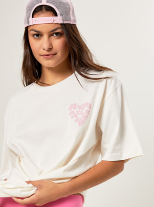 Be Kind To Others Graphic Tee - ARULA