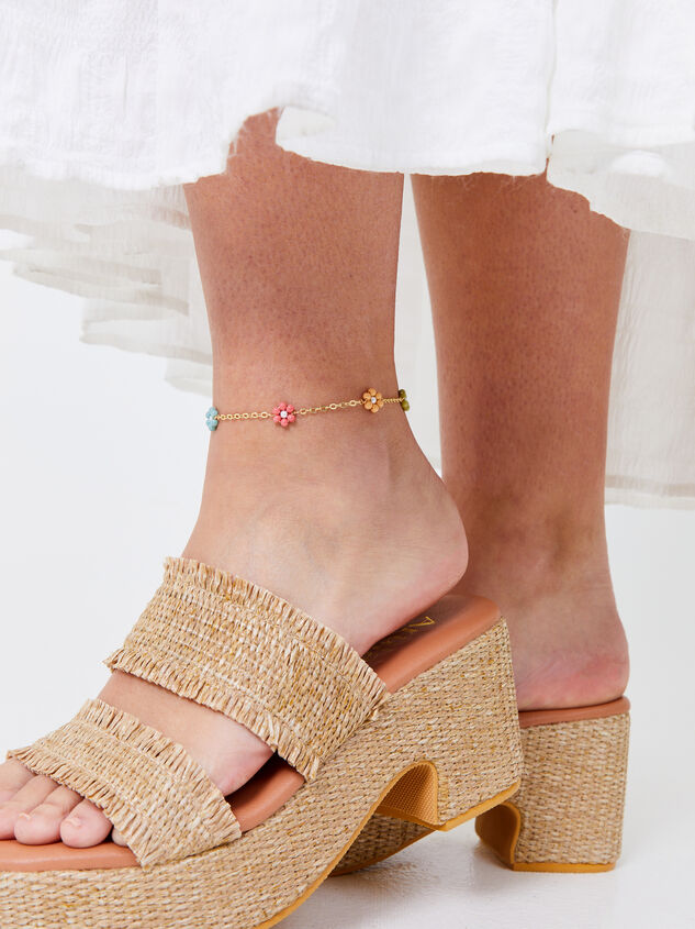 Daisy Anklet Detail 2 - ARULA