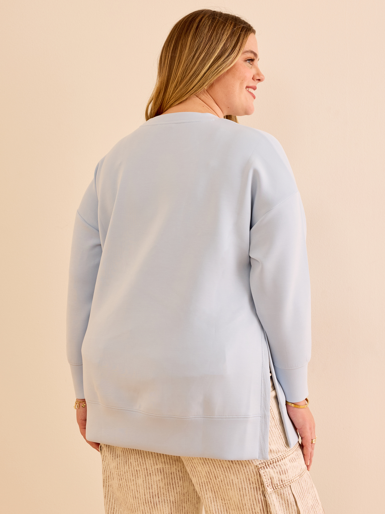 Supersoft Sweatshirt in Sky Blue | Arula