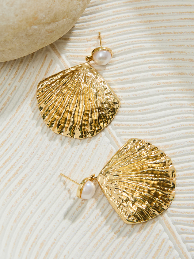 Pearly Seashell Dangle Earrings Detail 2 - ARULA