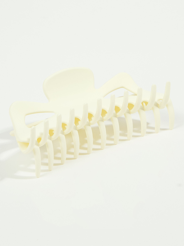 Bianca Claw Clip - Beige Detail 2 - ARULA