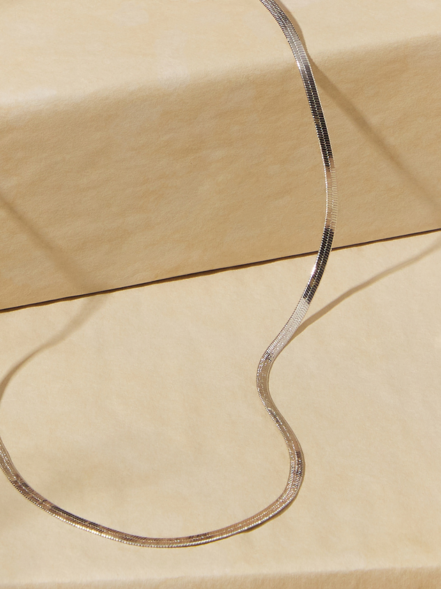 Herringbone Chain Necklace Detail 2 - ARULA