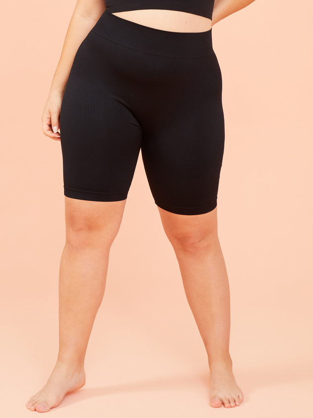 Seamless Ribbed Biker Shorts Detail 3 - ARULA