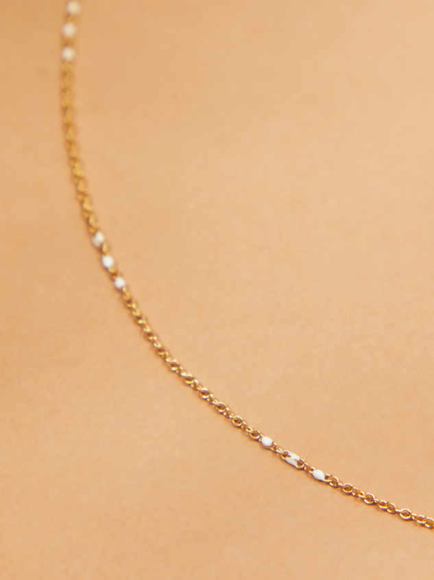 Dainty Chain Necklace Detail 2 - ARULA