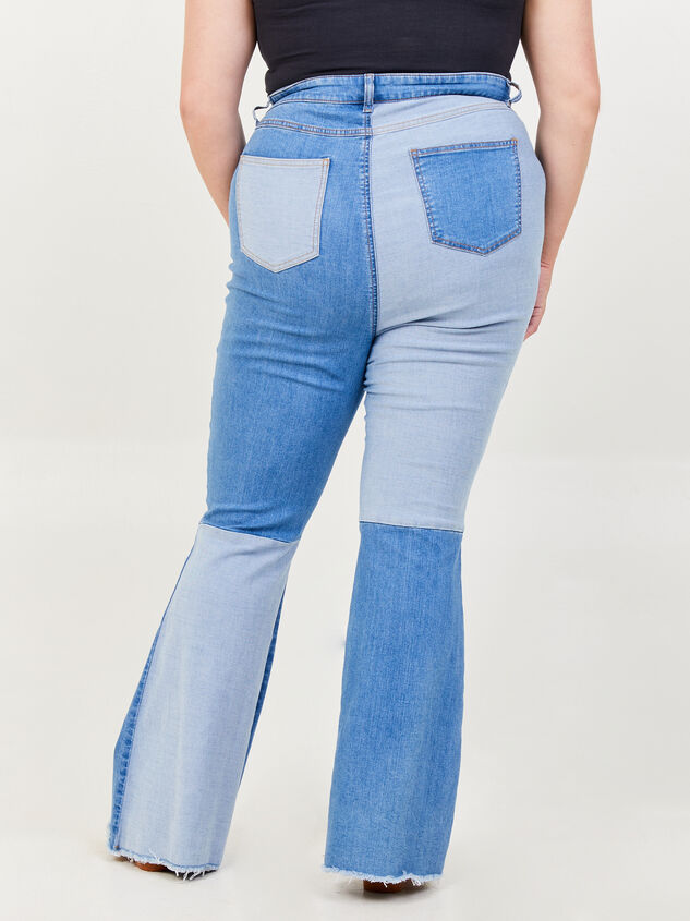 Incrediflex Mixed Denim Flare Jeans Detail 4 - ARULA