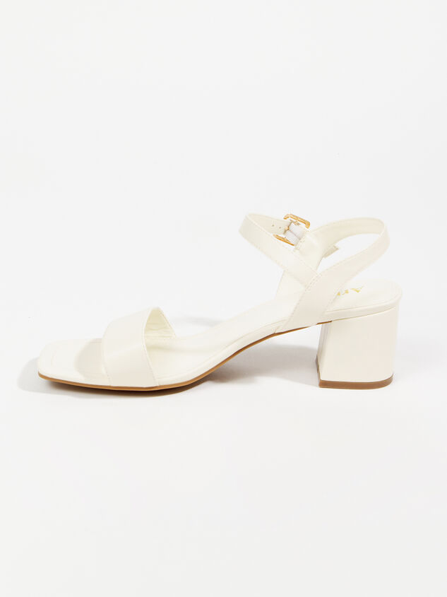 Layne Wide Width Block Heels Detail 3 - ARULA