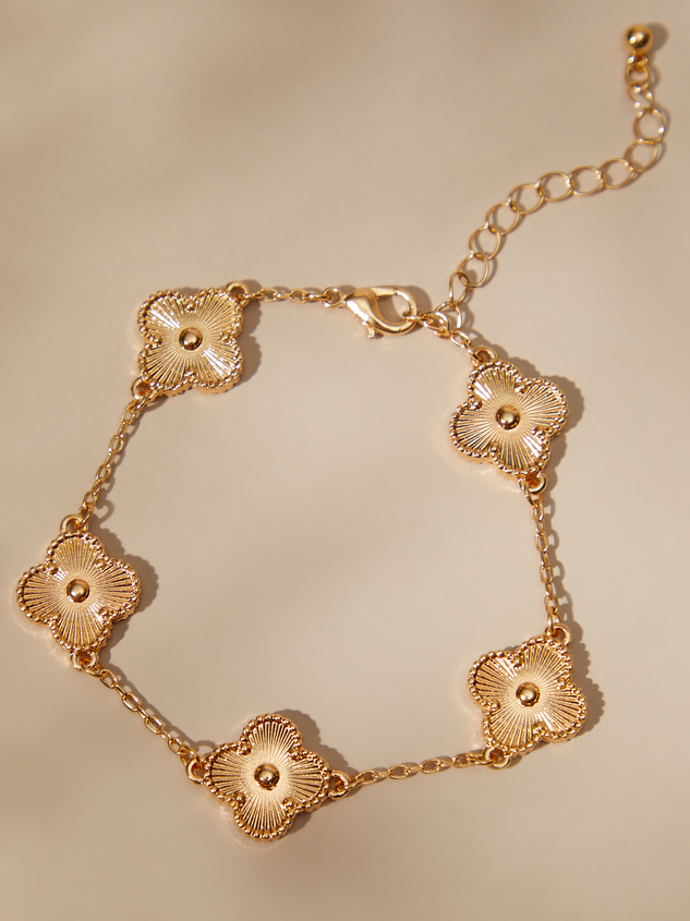 Double Sided Clover Bracelet Detail 2 - ARULA