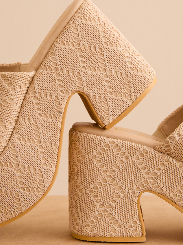Como Platform Sandal by Matisse Detail 3 - ARULA