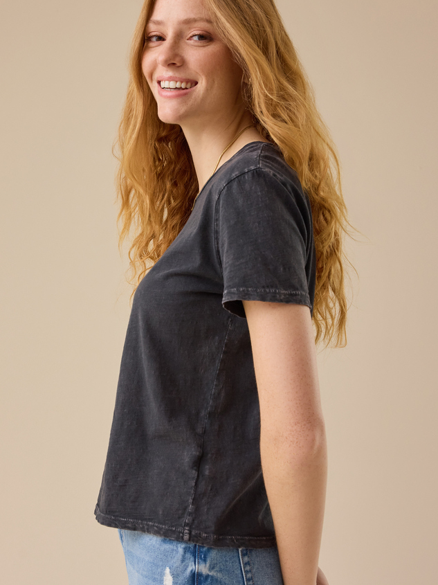 Kyla Girlfriend Tee Detail 3 - ARULA