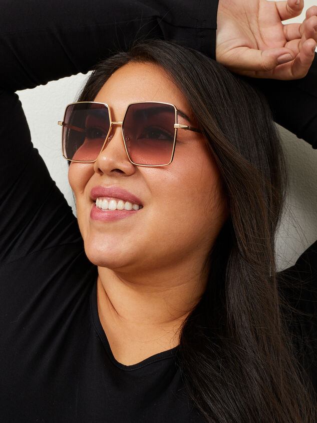 Ariel Sunglasses Detail 3 - ARULA