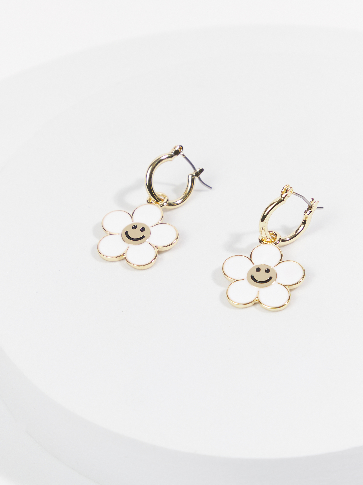 White on sale daisy earrings