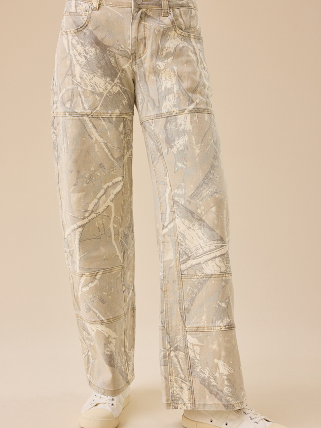 Steph Camo Pant Detail 3 - ARULA