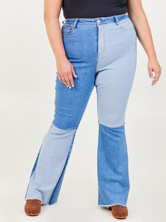 Incrediflex Mixed Denim Flare Jeans Detail 2 - ARULA